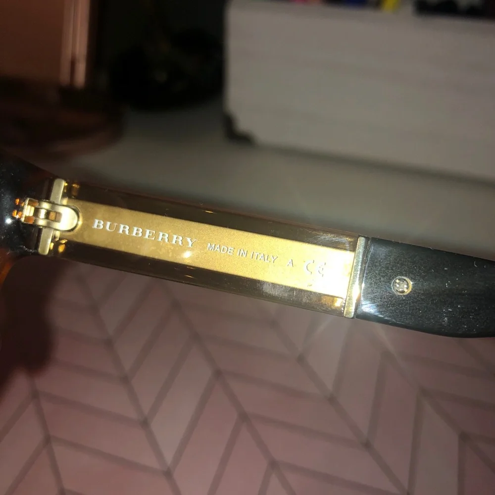 Burberry Sunglasss - Picture 4 of 7